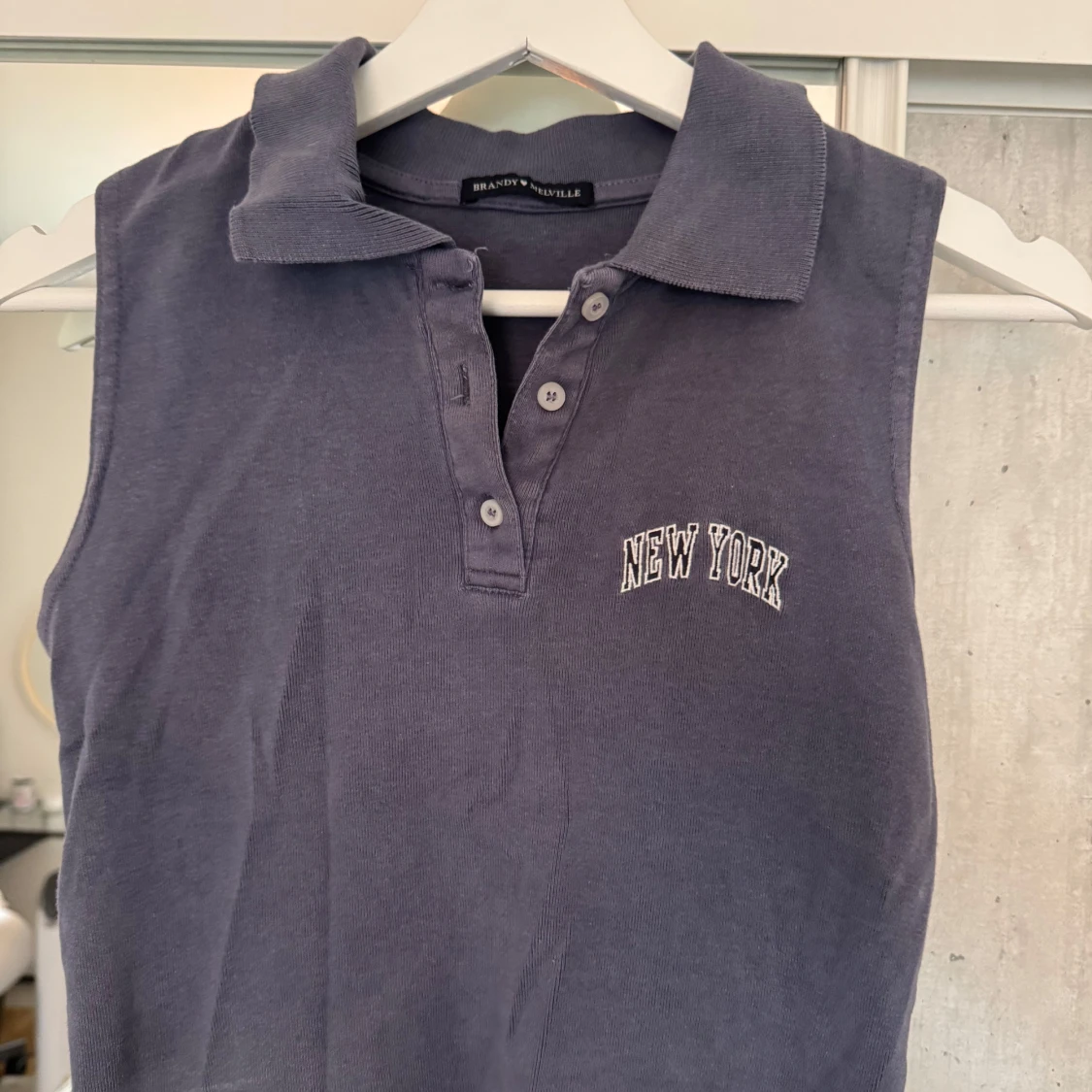 Mörkblå croppad linnetopp Brandy Melville - 1