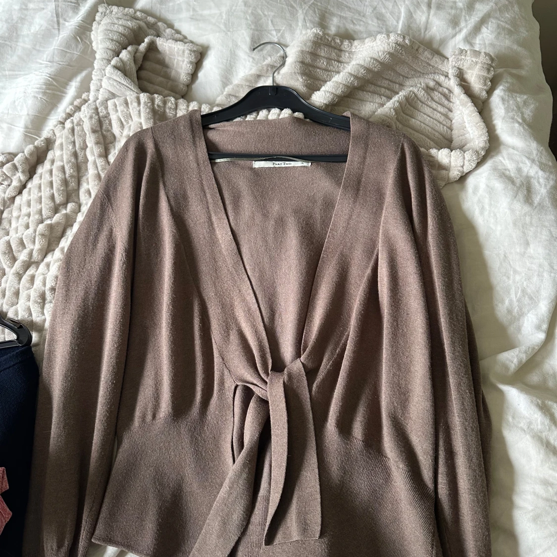 Brun kofta med knytdetalj - 2