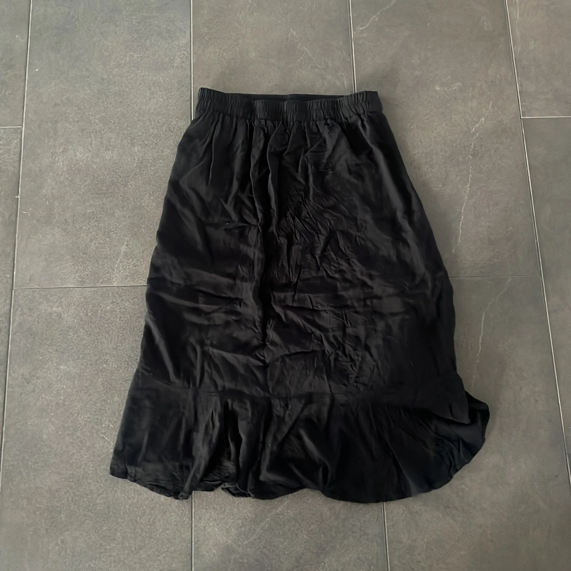 Svart långkjol från Amisu, strl 36 - 1