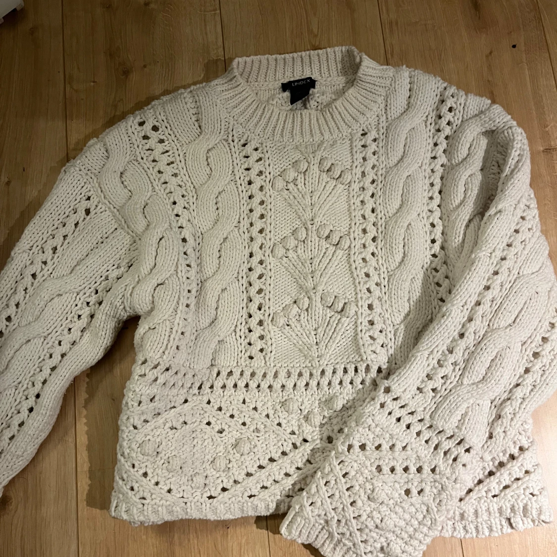 Vit stickad tröja från Lindex XS