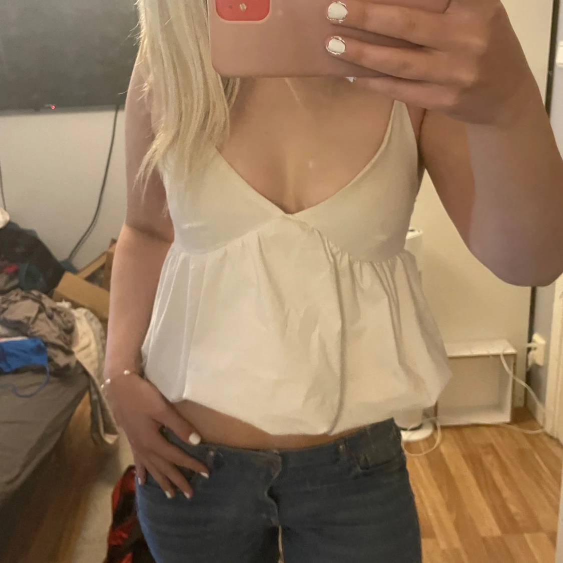 Vit croppad linnetopp med v-ringning - 2