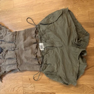 Cargo shorts  - Supersnygga cargo shorts från Urban outfitters, perfekta till sommaren. Lite y2k kanske 😛