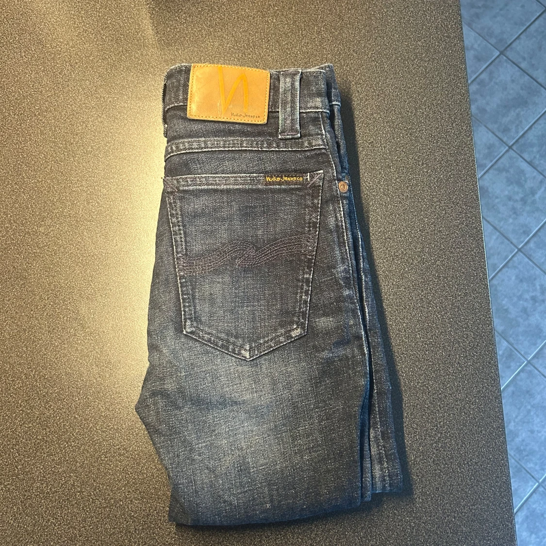 Mörkblå skinny jeans från Nudie Jeans