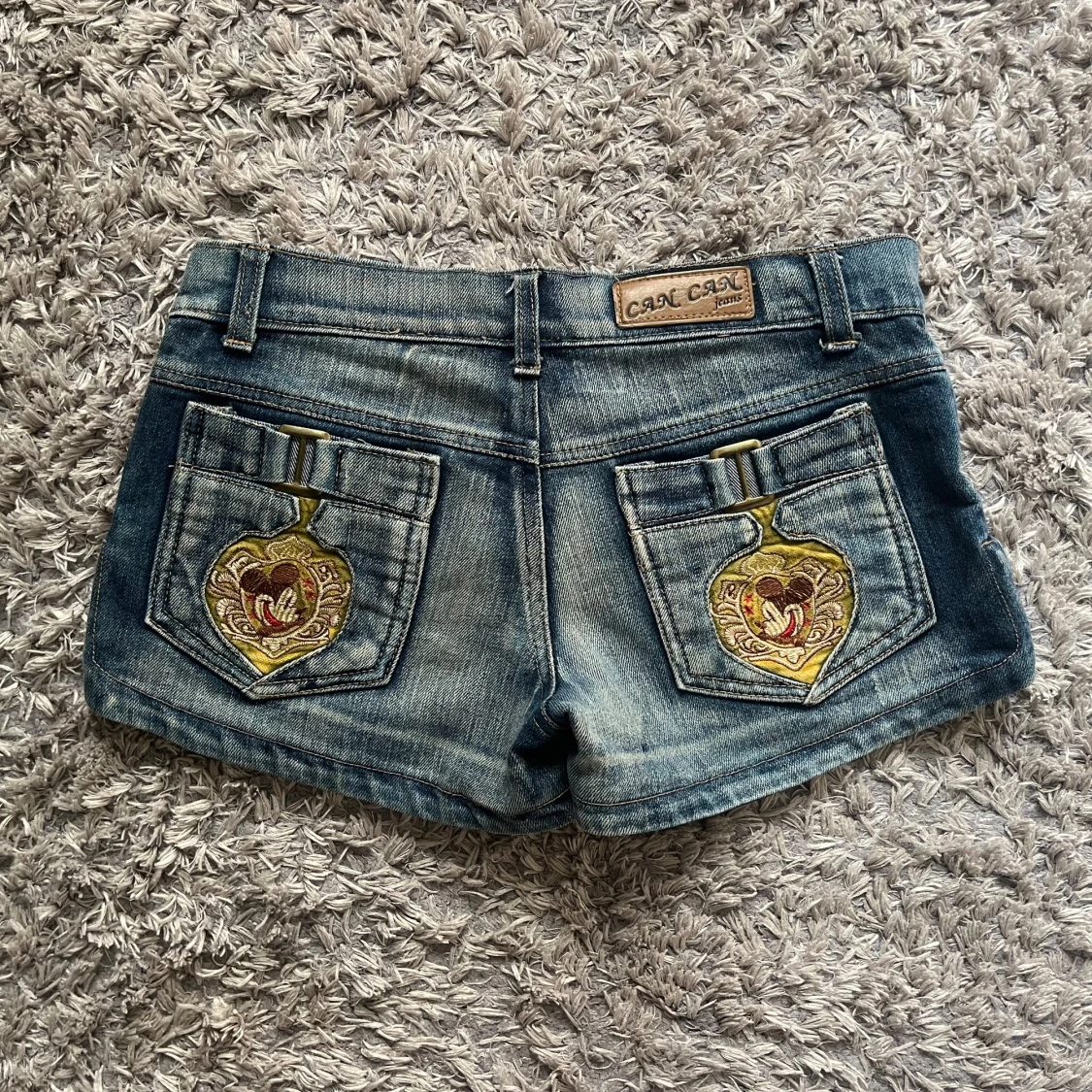 Lågmidjade jeansshorts  - 1