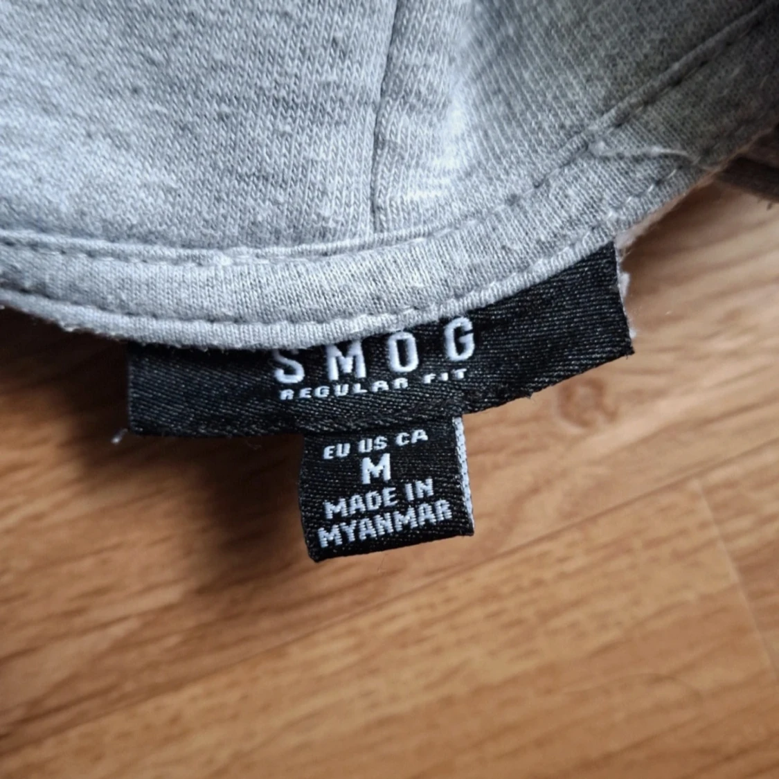 Ljusgrå hoodie från SMOG - 2