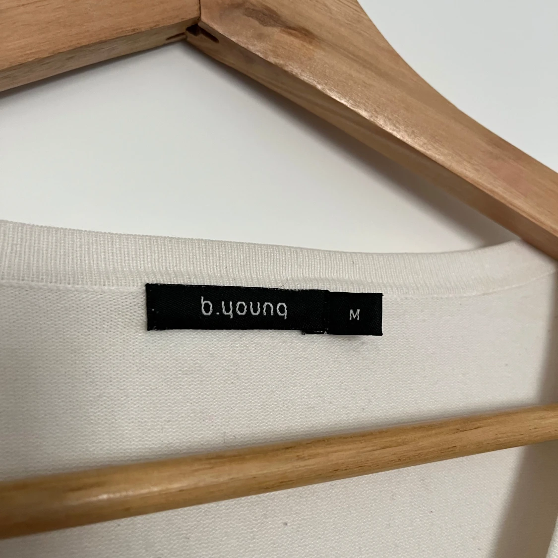 Långärmad v-ringad tröja - 1