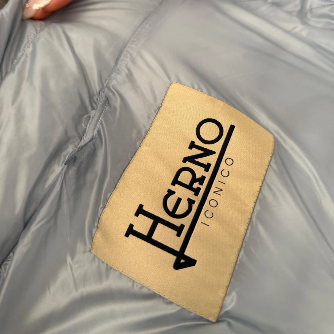 Ljusblå pufferjacka från Herno - 4