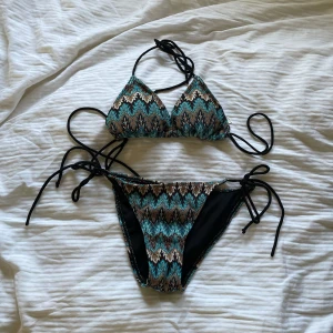Mönstrad bikini från Design by Si - Säljer denna jättesnygga bikinin från Design By Si då den ej passar så som jag hade önskat💕