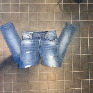 Jack and Jones jeans - Säljer de här snygga jeansen från Jack and Jones de är i storlek W30 L34 och är i modellen i modellen Ben/Skinny fit