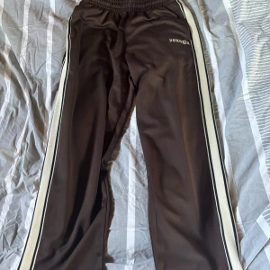 YoungLA byxor - Jättebra skick, sparsamt använda