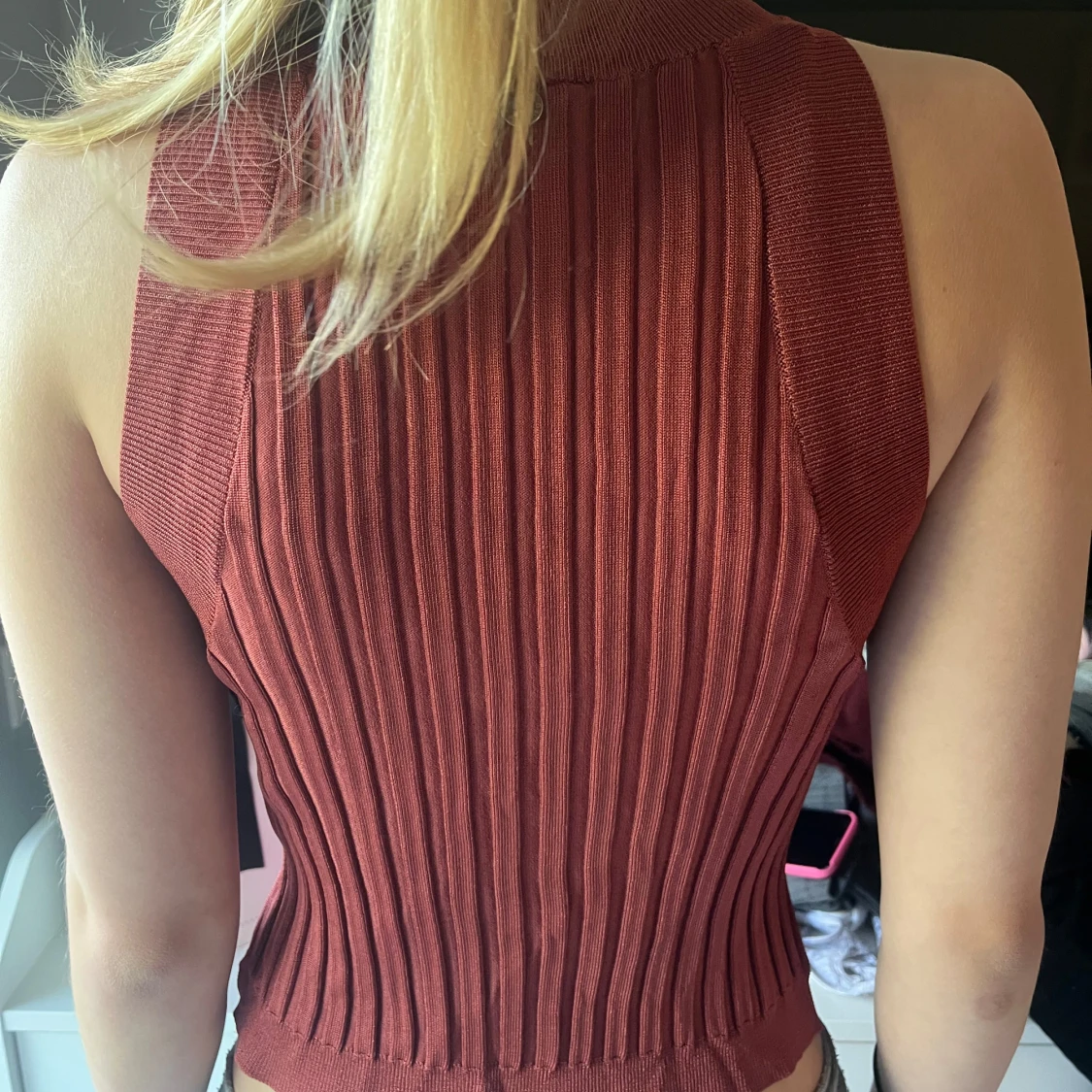 Rostfärgad ribbad croppad linnetopp - 3