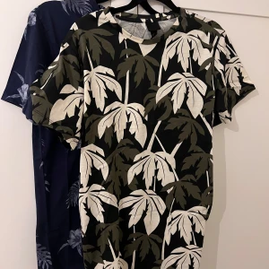 Två t-shirts - Två T-shirts i storlek S i mycket bra skick