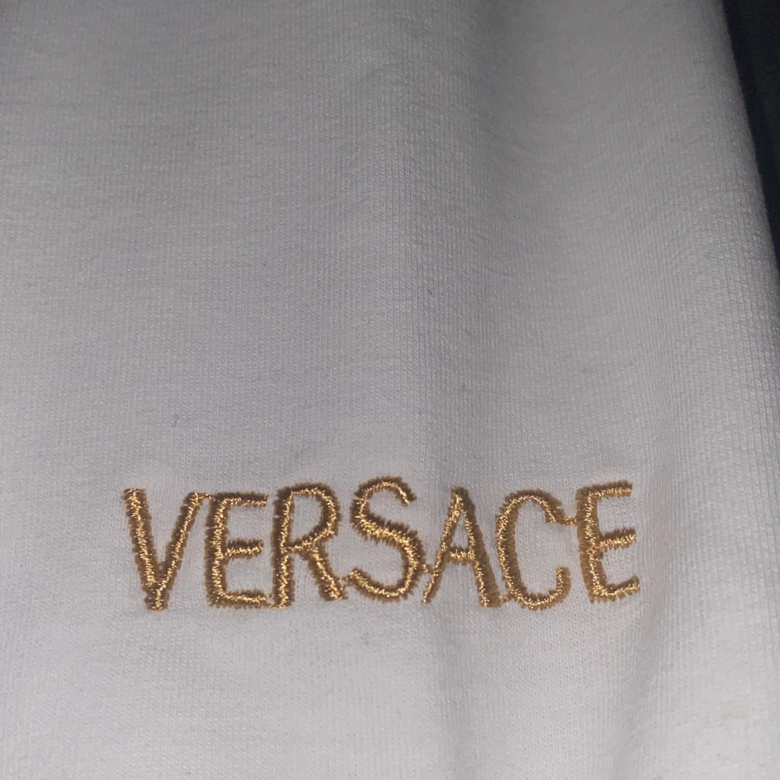 Vit Sweatshirt. Pris kan diskuteras - 3