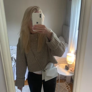 Stickad tröja  - Stickad tröja från Gina i bra skick 