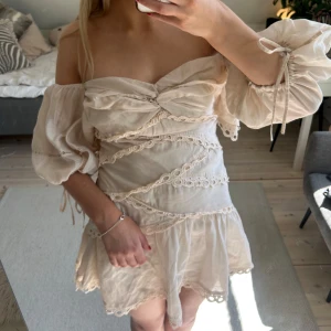 Klänning  - Helt perfekt klänning 😍😍beige/ljusrosa 
