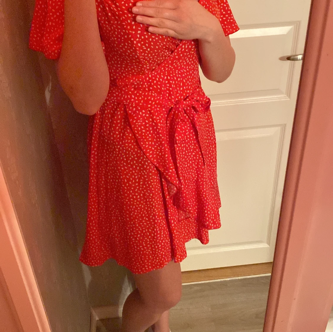 Röd omlottklänning med knyt från SHEIN - 4