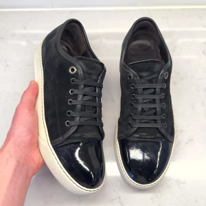 Lanvin skor - Lanvin DBB1 skor i toppskick | UK 7 vilket motsvarar 41 | Fråga om innermått vid osäkerhet | Ingår: Box | Hör av dig vid frågor eller funderingar!