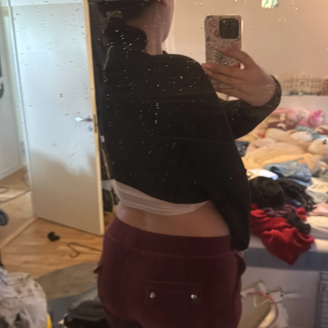 Svart croppad topp med cut-out från FB Sister - 1