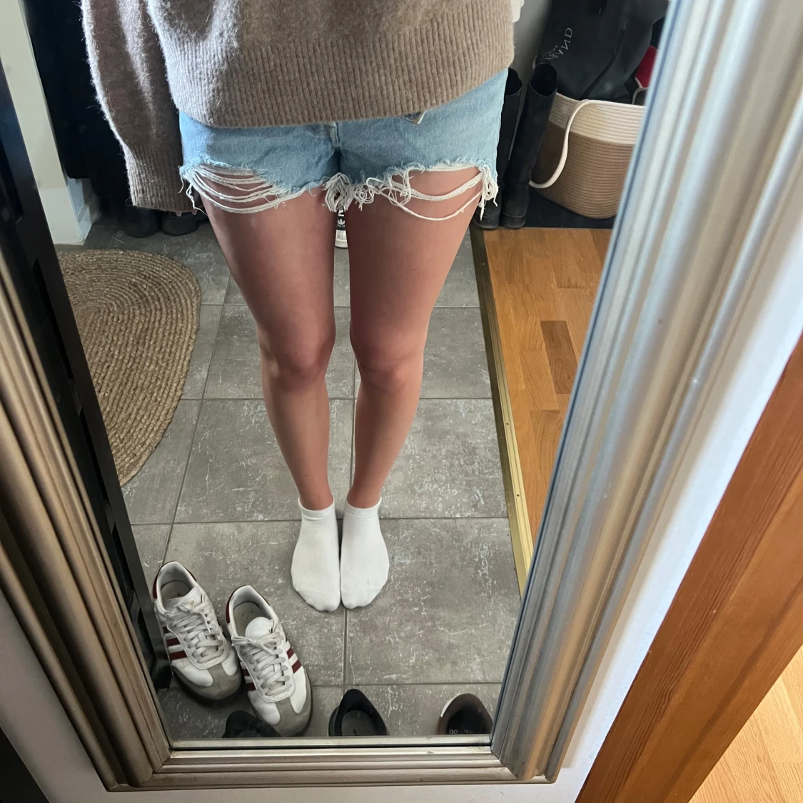 jeansshorts med fransar