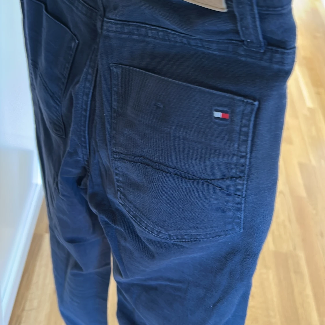 Mörkblå byxor från Tommy Hilfiger - 2