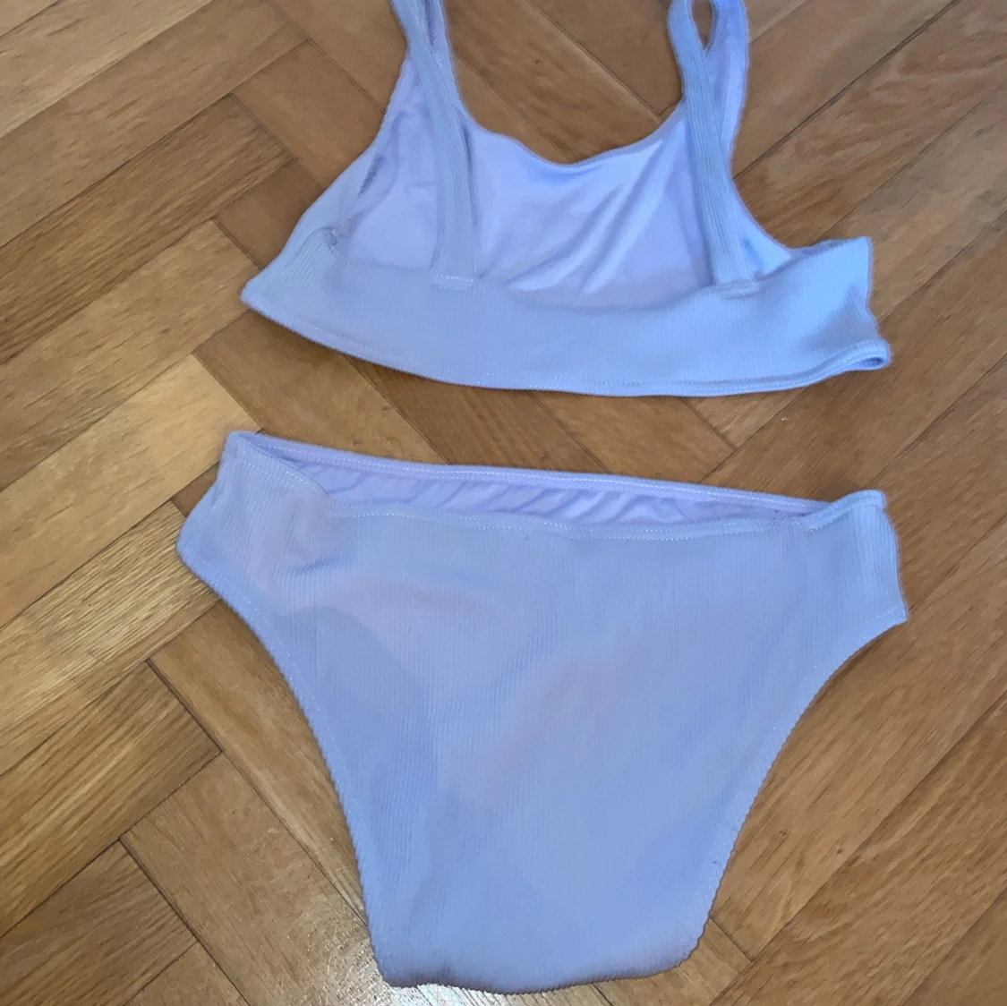 Ljuslila ribbad bikini - 1