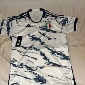 Italien tröja - Helt ny med tagg 
