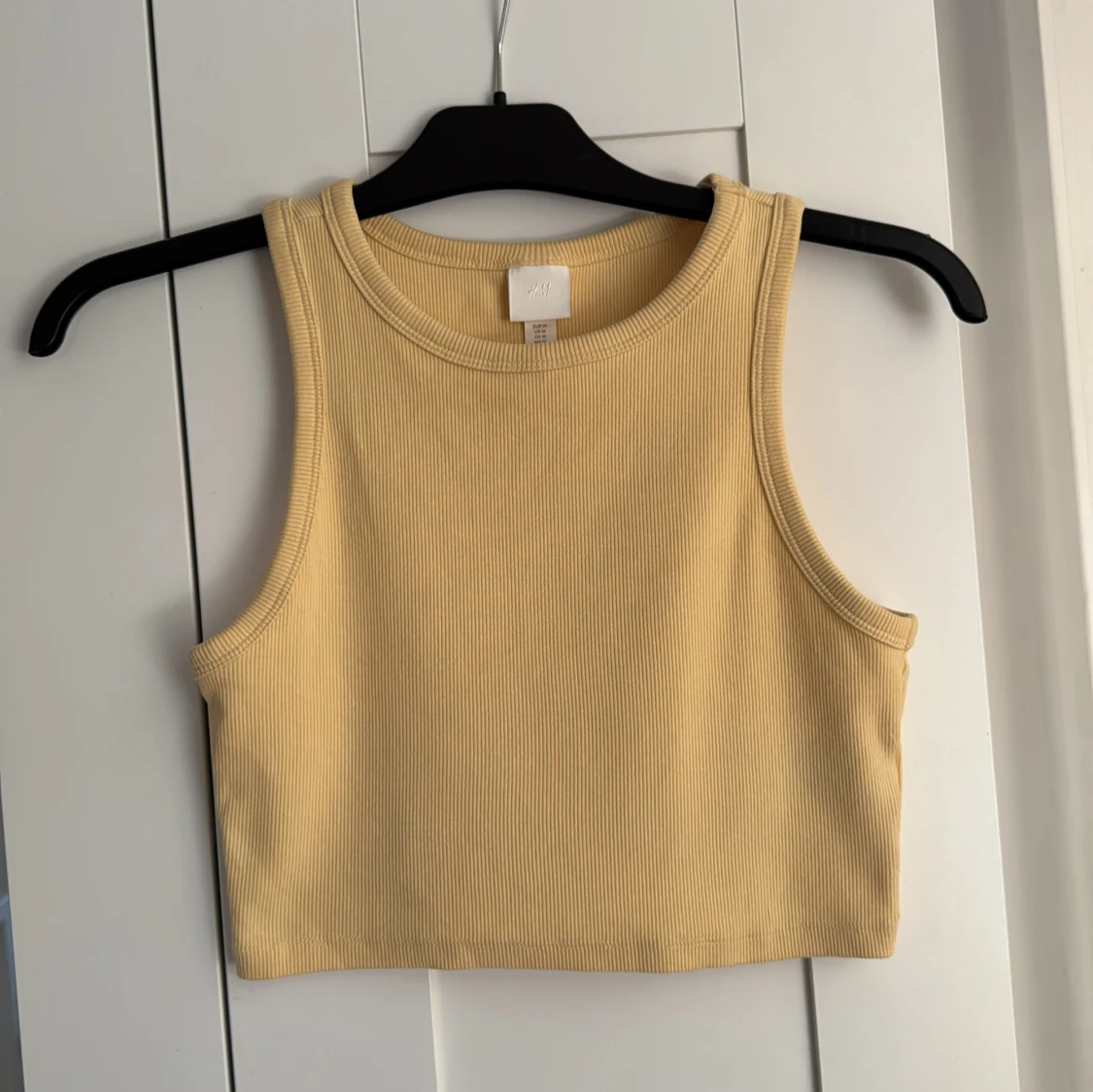 Gul ribbad croppad linnetopp - 2