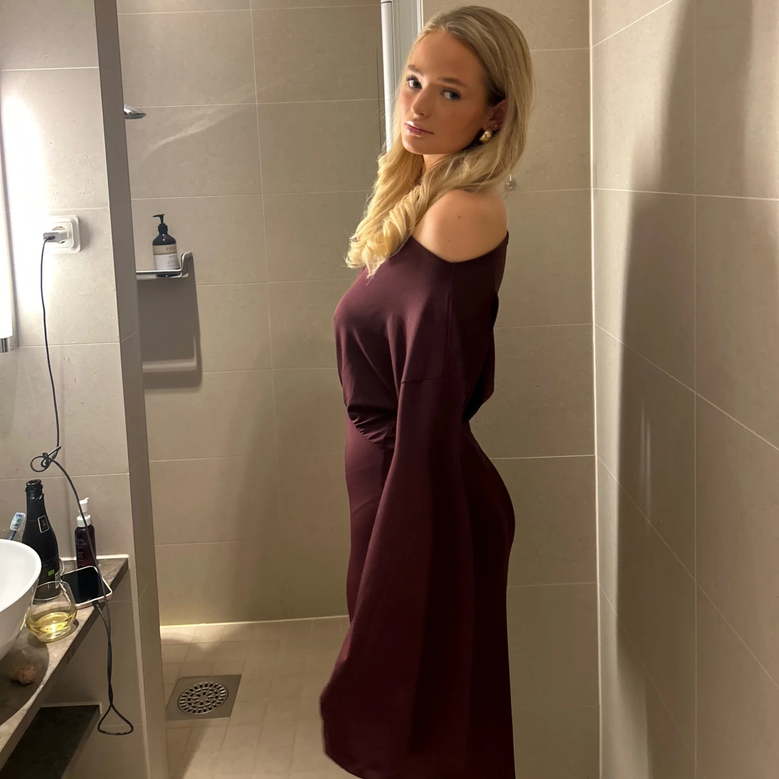 Vinröd offshoulder långklänning - 2