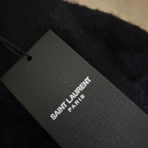 Svart stickad hoodie - Helt ny med tagg