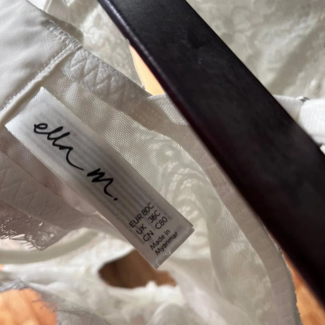 Vit spetskorsett från Ella M. - 2