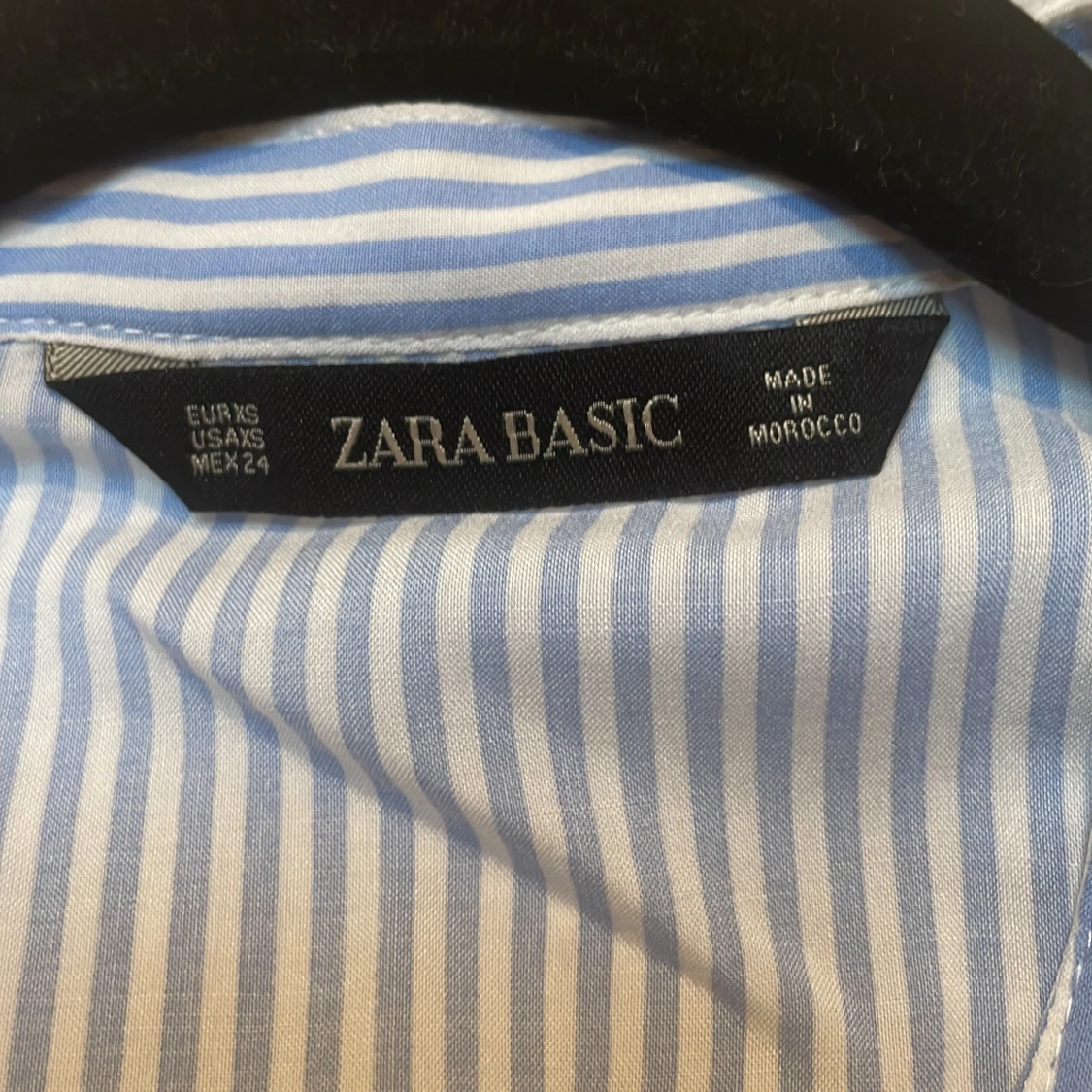 Blårandig blus med volang från Zara Basic - 2