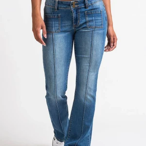 Madlady bootcut low waist jeans - Madladys snygga bootcut low waist jeans!🫶🏼 I xtra short 32. Jättesnygga och inga skador! Köpt för 699. (800 sammanlagt)