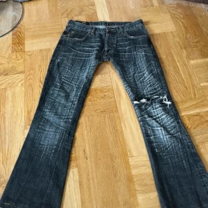 Lee bootcut archive jeans. - Bootcut Lee jeans with beautiful fade and distressing. Stated size is 32–33 but check measurments down below. W: 40cm L: 95cm Leg opening: 22cm Rise: 20cm.                         