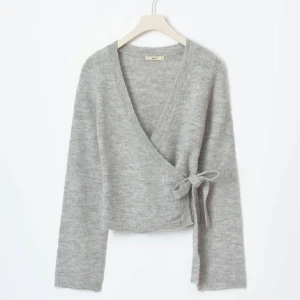 Omlott kofta gina  - Intressekoll, säljer för att den inte kommer till användning! Den är använd en gång och är i helt nyskick alltså inga defekter! Hör av dig om du vill köpa,