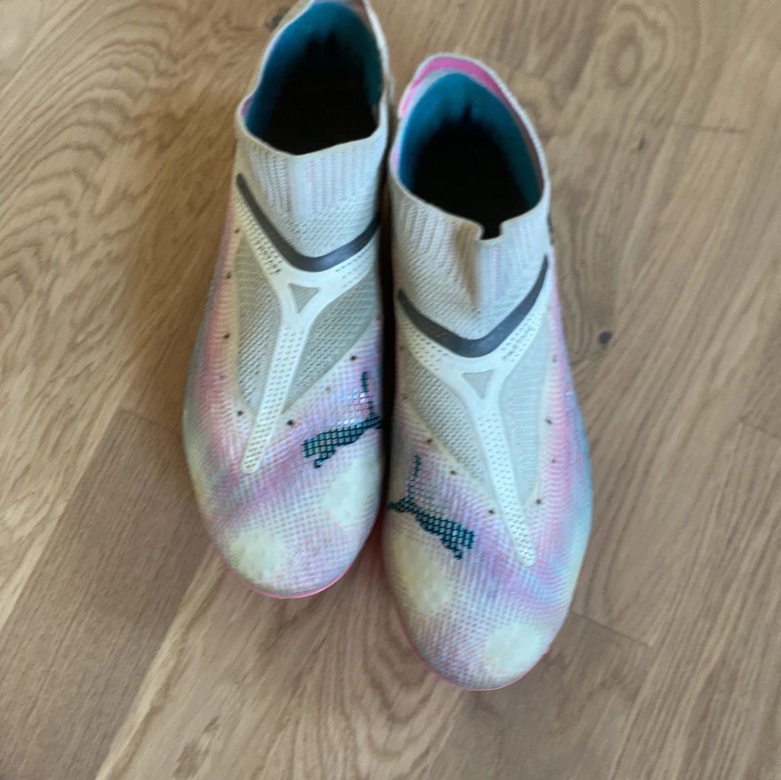 Puma fotbollsskor i vitt och rosa Elite - 1