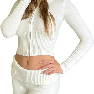 Catania sett! - Säljer nu mitt skit snygga Catania sett i vitt, har i storlek S men eftersom den är figurnära passar den storlek Xs också! Aldrig använt, bara testat, därav inga prislappar kvar, alltså i helt nytt skick! Hör av er för mer bilder och frågor❤️