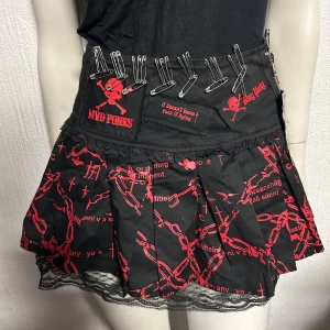 Kjol i bomull fr Poizen - Kjol från Poizen. Storlek M. Material i bomull.