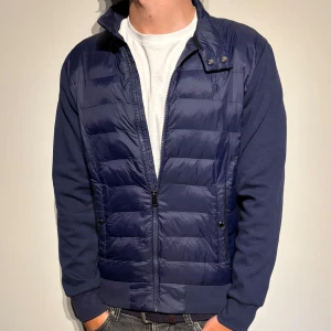 Ralph Lauren Cardigan - Väldigt snygg cardigan från ralph lauren i fint skick! Storlek S. Hör av er vid frågor!