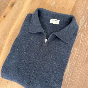 En mycket snygg zipup-cardigan från soft Goat!