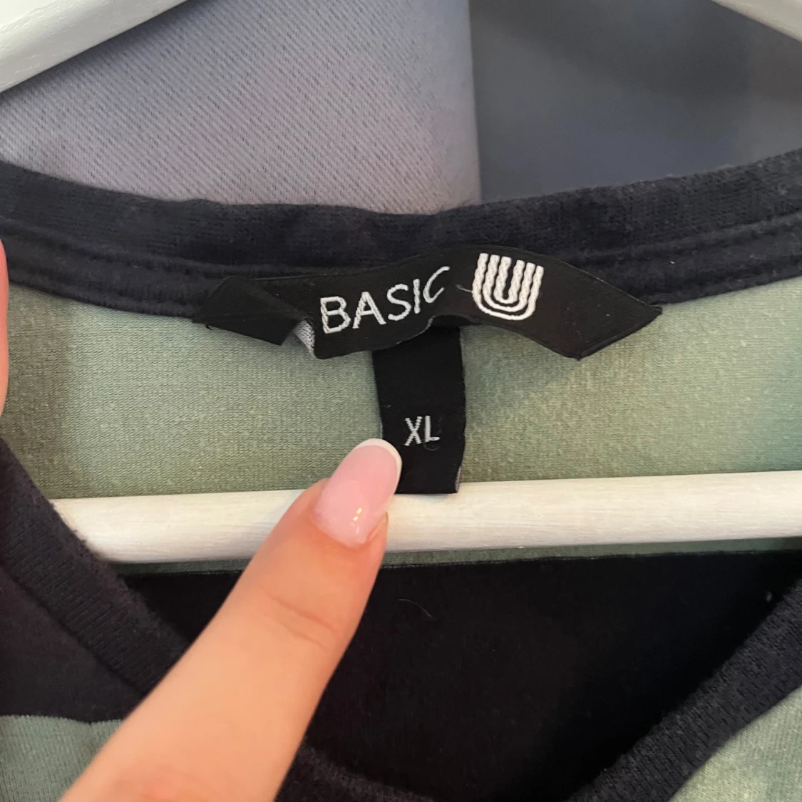 Grön randig tröja - 90