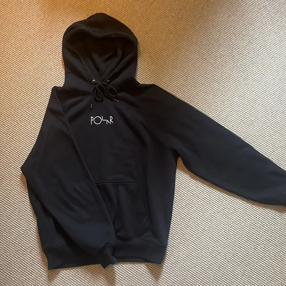 Polar hoodie köpt från Junkyard med baggy fit, strlk XS. Mycket bra skick. Skriv om du har frågor! Nypris ca ca 1100kr, mitt pris 400 - kan diskuteras.. Hoodies.