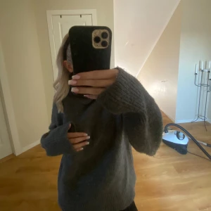 Stickad tröja  - Grå stickad tröja ifrån zara