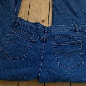 Lowwaist bootcut jeans  - Jättesnygga lowwaist bootcut i helt nyskick, aldrig använda!!