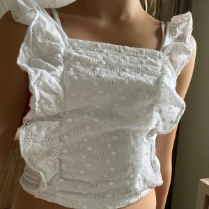 Fint linne!🤍🤍🤍 - Jättefint linne som typ aldrig kommit till användning! 🤍🤍🤍