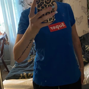 Blå oversized T-shirt - Oversized T-shirt som inte kommer till användning