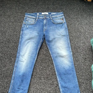 Replay anbass  - Sjukt feta replay i mycket bra skick. Köpta för 1899 och kvitto finns😄 skriv för fler bilder eller frågor 