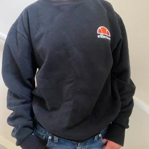 Ellesse sweatshirt - En mysig och rejäl sweatshirt från Ellesse. Sjukt bra pris också!!!! 