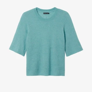 Stickad t-shirt - Säljer denna stickade t shirt från stockh lm. Den är använd ett fåtal gånger och är i ny skick. Köpt för 699. Skicka för fler bilder❤️❤️