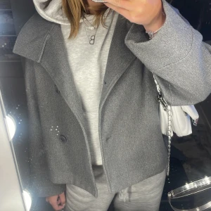 Kappa  - Grå kappa från Gina!💕💕