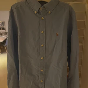 Polo skjorta  - Bra skick men har växt ut den